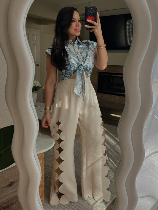 pantalón elegante mujer color crema con diseño cutout lateral moderno