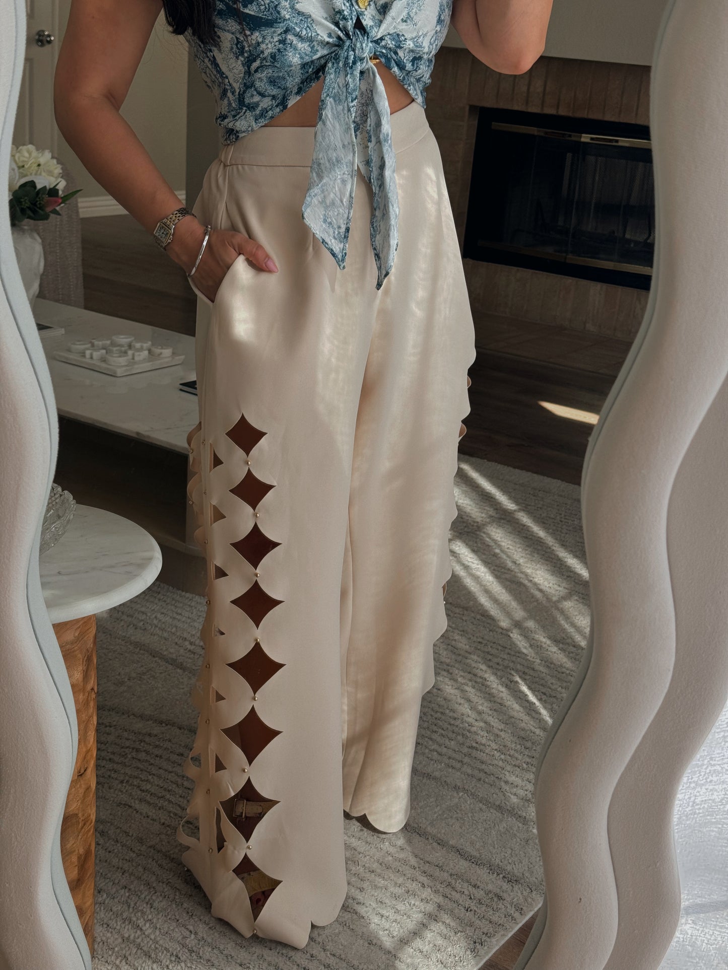 pantalón crema mujer con cutouts laterales elegante talle alto