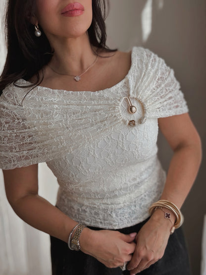 aurora lace statement top encaje off shoulder elegante